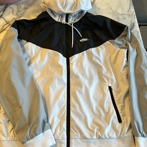 Men’s medium Nike Nylon windbreaker